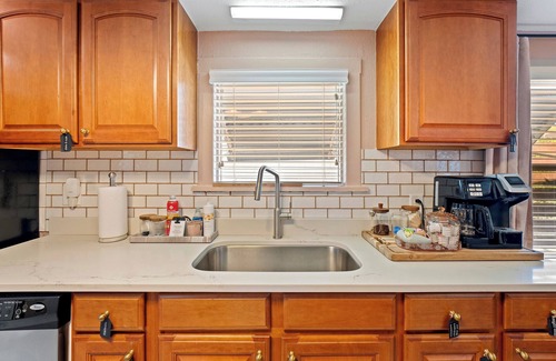 Mount Dora Cottage | All In The Details: Modern Amenities, Close to Downtown. Pet Friendly!