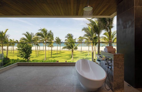 Dien Ban Villa | All-inclusive Luxury Beachfront Villa nearby Golf Courses