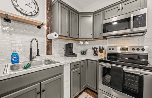 Wallingford Center Apartment | All new 1BR apartment with all the features you are looking for