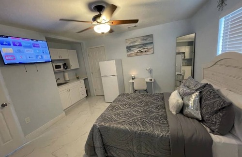 Tampa House | ALL NEW and REMODELED Guest Suit!