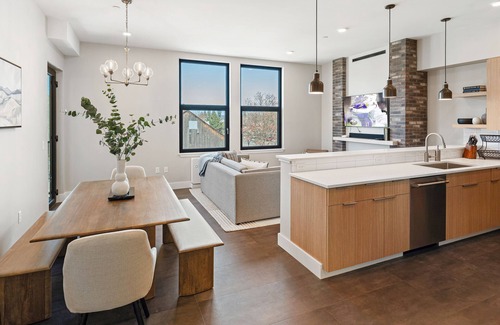 Sandpoint Condo | All new downtown condo. Luxury! Walk everywhere. Pet friendly