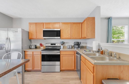 Thompson's Station Apartment | All on One Level | Big Sofa, Clean & Quiet Stay