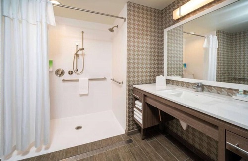 South Loop House | All-suite hotel in Bloomington
