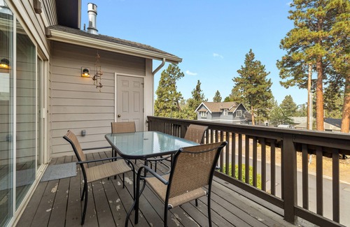 Southern Crossing Condo | All the Beauty of Bend! 3 BDR Condo Close to Downtown, Walk to Old Mill District