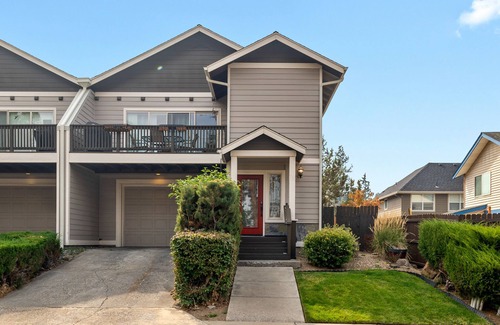 Southern Crossing Condo | All the Beauty of Bend! 3 BDR Condo Close to Downtown, Walk to Old Mill District