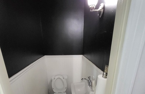 Glen Burnie Bed & Breakfast | (ALL TO YOURSELF, NOT SHARED) Free Complimentary Breakfast!