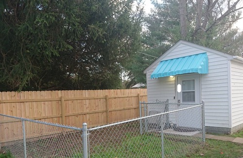 The Plains House | All welcome at the Tiny Burrow house near Athens