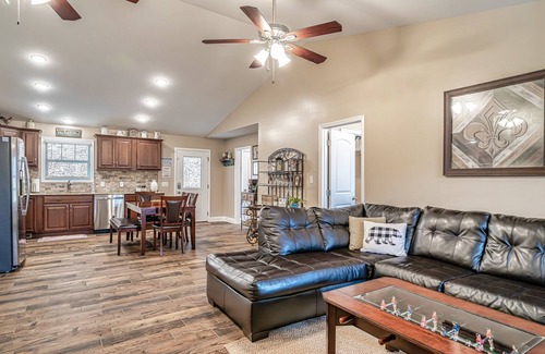 Maryville House | Allegheny Falls Mountain Escape-Maryville TN- All One Level !