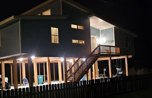Henderson Point House | Alligator Inn in The Pass-Relaxation Getaway!