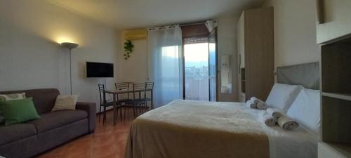 Zona XXXIII Acilia Sud Apartment | Alloggio turistico a Via Modugno