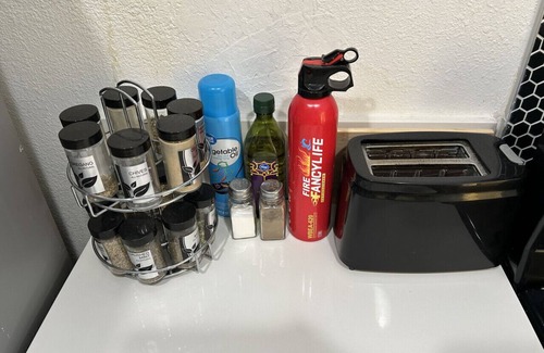 Downtown Las Vegas House | Alluring #A 1 Queen & courtyard by Fremont Str