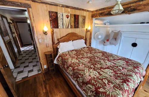 Idaho Falls Apartment | Almost a Treehouse, Pets welcome 2-bedroom apartment in Idaho Falls