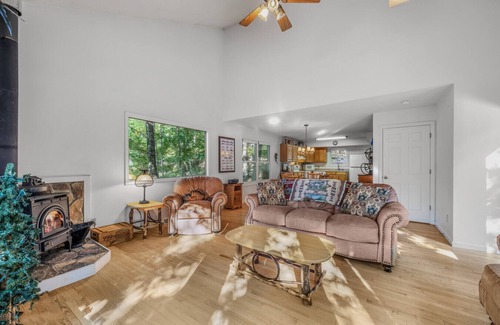 Berkeley Springs Apartment | Almost Heaven - Mountain Charm!