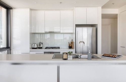 Cremorne Apartment | Aloft at Era with Sweeping Balcony Views