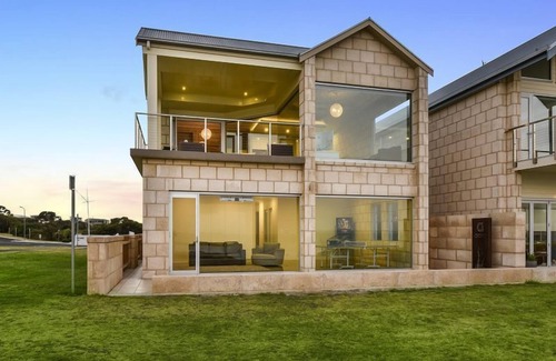 Waterhouse House | Aloha Beachfront Robe Central