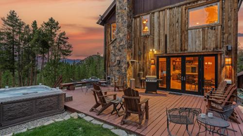 Breckenridge House | Alpenglow Peaks Lodge