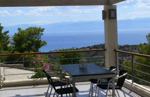 Kilada Apartment | AlphaVilla to relax in peace, with a beautiful view of the sea. Welcome!