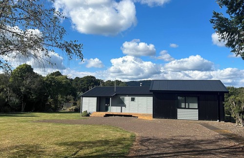 Ohakune House | Alpine Bach with spa and separate games room.