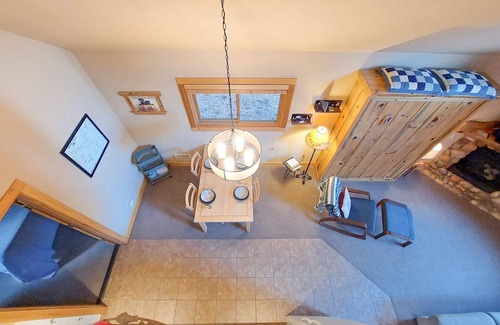 Mazama Cabin | Alpine View Cabin - duplex unit B w/queen bedroom