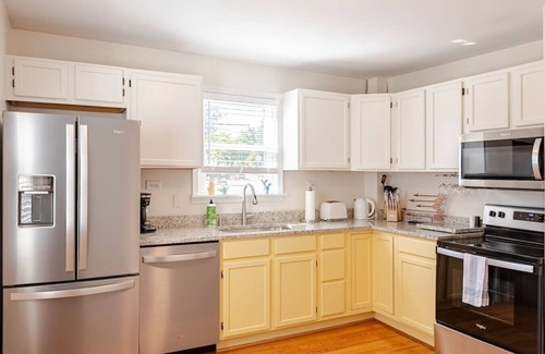 Belmont House | Altavista House - Renovated, Charming, & Walkable