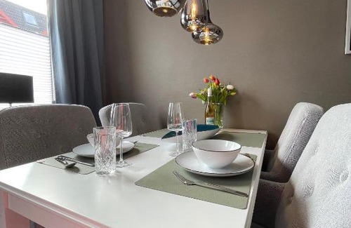 Mitte Apartment | Altbaucharme Deluxe mit Balkon in zentraler Lage