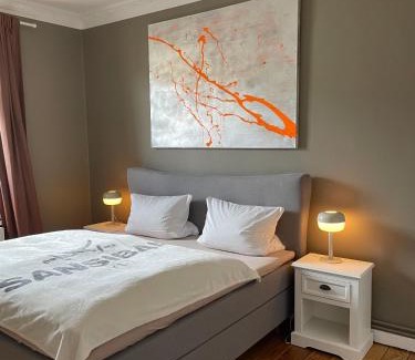 Mitte Apartment | Altbaucharme Deluxe mit Balkon in zentraler Lage