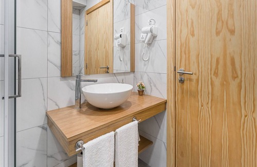 Mangualde Apartment | ALTIDO Inviting unit w/ Gym & Communal pool