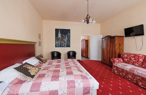 Funfhaus Hotel | Altwienerhof, a cozy-artistic suite with top connections in Vienna