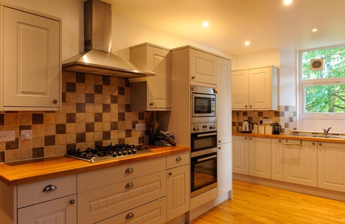Newtonmore Cottage | ALVEY HOUSE, pet friendly, with open fire in Newtonmore