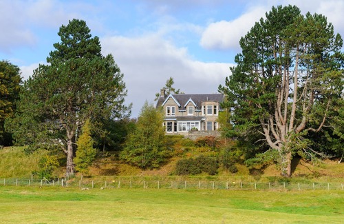 Newtonmore Cottage | ALVEY HOUSE, pet friendly, with open fire in Newtonmore