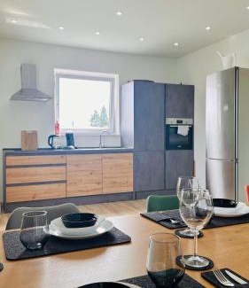 Schwanau Apartment | AMAO Obsidian - 120 m2 Business & Family Apartment - 3 Bedrooms - 8 Guests - King-Size Beds