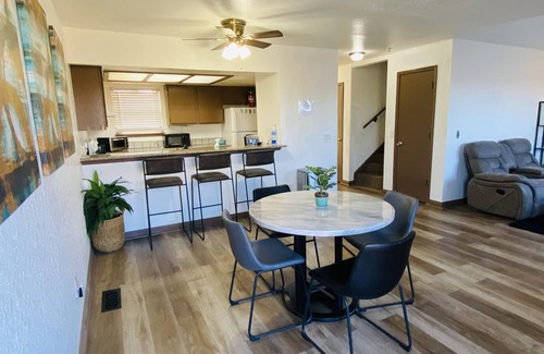 Chisholm Creek Condo | AmazeDayz by I-35 near Chisholm Creek