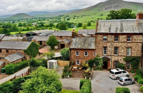 Dufton Apartment | Amazing 2BD Apartment -Upper floors of Dufton Hall