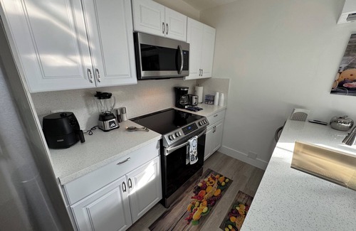 Flagami Apartment | Amazing 1-bedroom apartment in terrific Miami with WiFi, AC