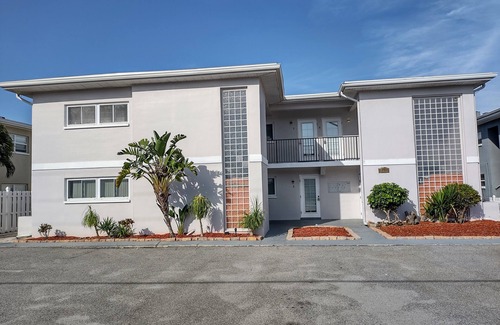 Capri Isle Condo | Amazing 1B/1B Waterview, main level Apt. AS3