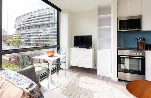 Foggy Bottom Apartment | Amazing 1BR in The Boathouse w/ Concierge + Gym