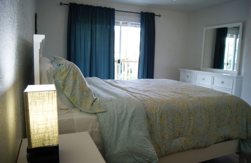 Ocean Shores Condo | Amazing 2-bdrm condo close to beach with WiFi and Fireplace