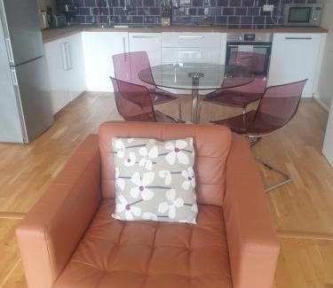 Cardiff City Centre Apartment | Amazing 2 Bed 2 Bath Apartment City Centre Free Secure Parking