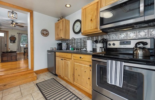 Dubuque House | Amazing! 2 Bed Townhouse in the HEART of Dbq!
