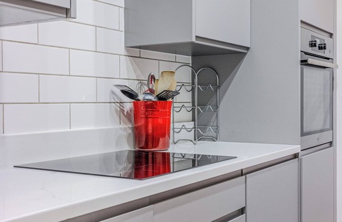 Syon Apartment | Amazing 2 BR ground floor apt, Brentford