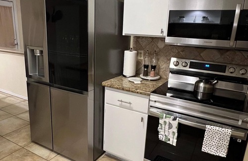 Barker House | Amazing 3-bedroom 2 Bath House in Heart of Katy