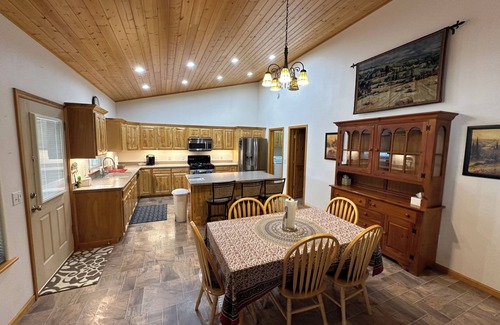 Soldotna House | Amazing 4-bedroom cozy single story house with attached garage in Soldotna.