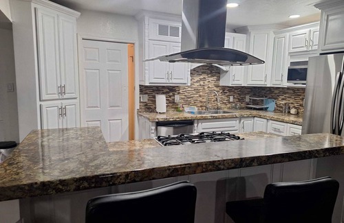 Biggs Field House | Amazing 5brm house with 2 kits, pool, fitness and game room, near i10 & Hospital