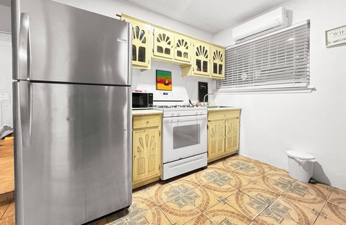 Biggs Field House | Amazing 5brm house with 2 kits, pool, fitness and game room, near i10 & Hospital