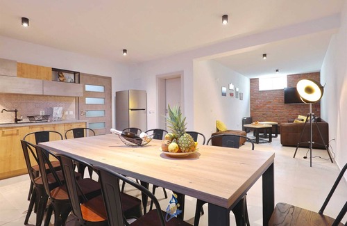 Seline Villa | Amazing 6-BR villa with pool close to the beach
