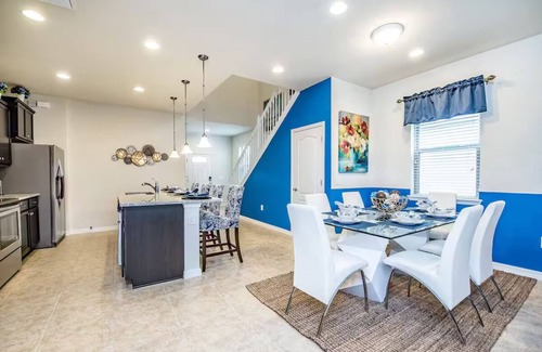 Four Corners House | Amazing 7BDR Villa 20 mins from Disney and Epic! Private pool & Resort access