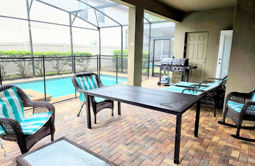 Four Corners House | Amazing 7BDR Villa 20 mins from Disney and Epic! Private pool & Resort access