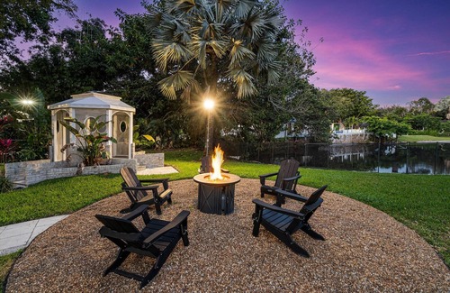 Davie Villa | Amazing 8BR w/Pool, Lake View&Tons of Amenities!