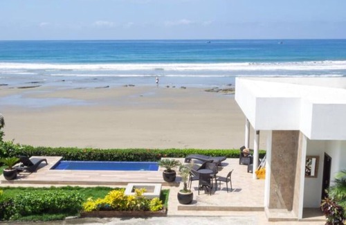 Las Nunez Apartment | AMAZING BEACHFRONT 3 BEDROOM 4 BATH APARTMENT
