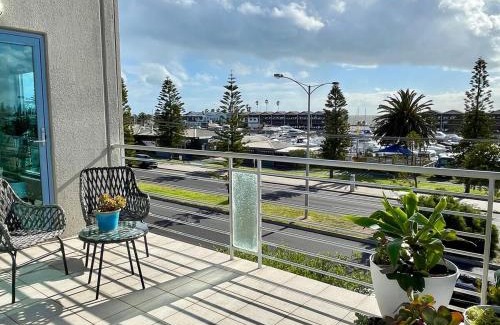 Saint Kilda South Apartment | Amazing Beachfront & City Views 2 bed 2 bathroom